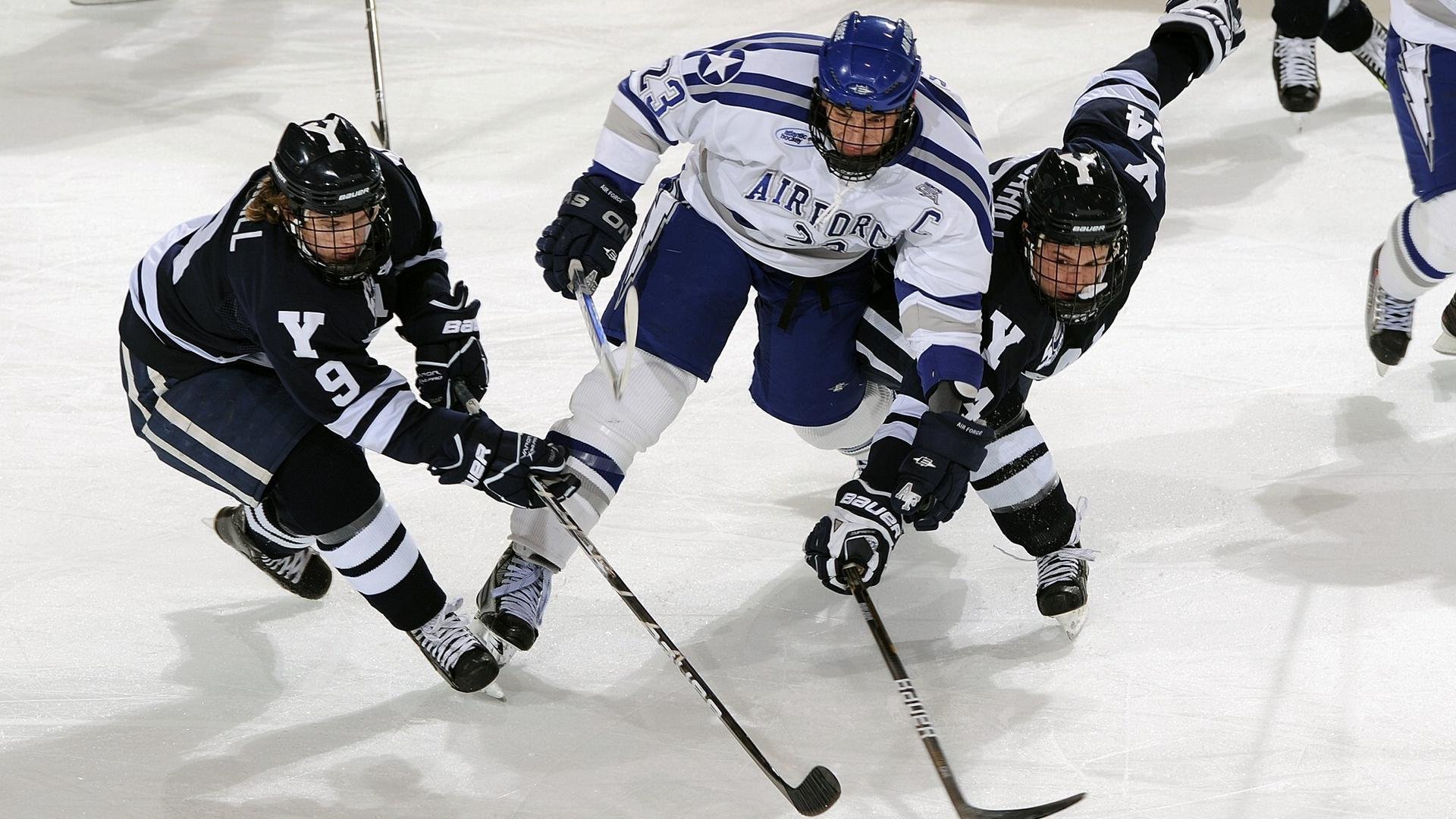 NBA球星空中换手拉杆打进，全网称神技再现